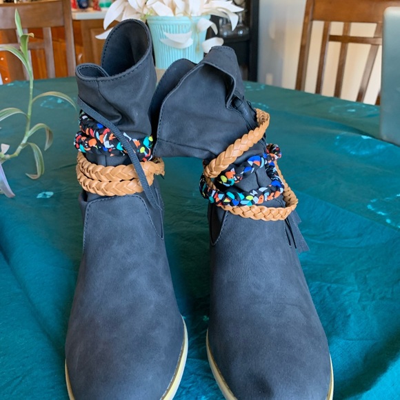 NWOB Black boho western booties. Never worn. Fashion shoe house. Size 6 - Picture 3 of 6